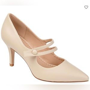 Journee Collection Womens Sidney Pointed Toe Stiletto Heel Pumps Ivory color NWT